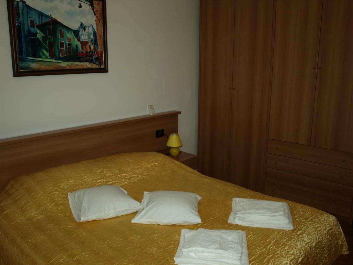 Apartment Branko With Free Parking Icici Bagian luar foto